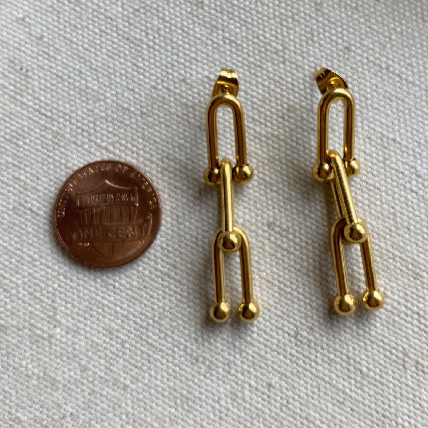 Horseshoe Chain Link Stud Earrings Gold Stainless Steel
