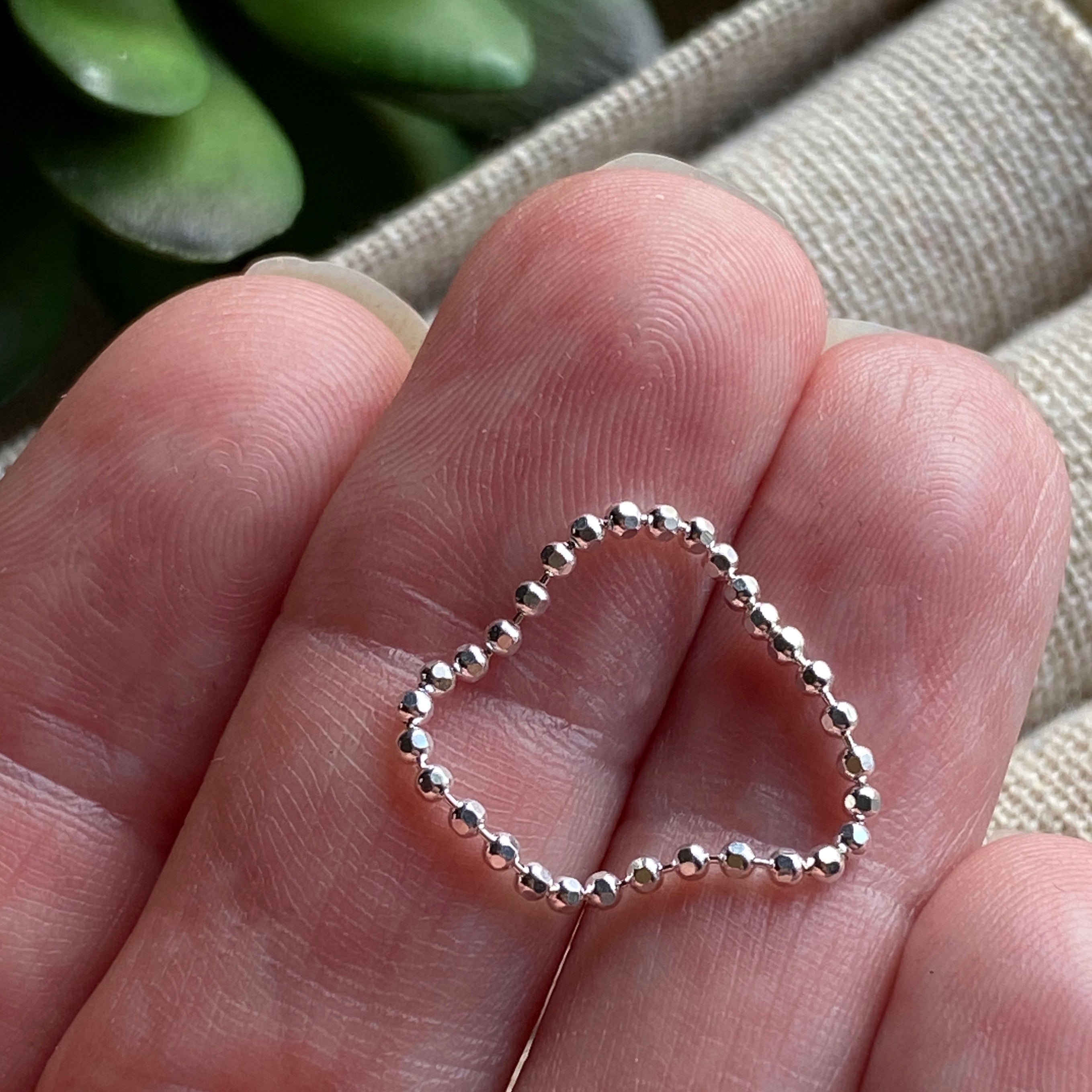 Dainty chain clearance ring